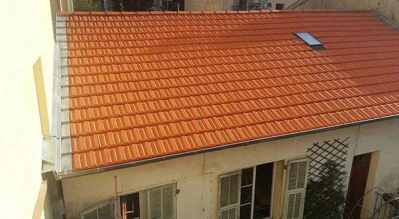 Rénovation de la couverture en tuiles de Marseille sur une copropriété à Nice — photo 5 sur 9 — CEG TOITURE