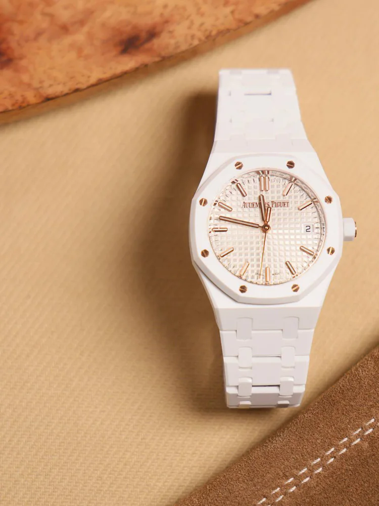 Audemars Piguet Royal Oak Selfwinding 77350CB.OO.1266CB.01 2026 unworn 34mm White Ceramic Silver dial Box & Papers 2026 , image 8 Audemars Piguet Royal Oak Selfwinding 77350CB.OO.1266CB.01 2026 unworn 34mm White Ceramic Silver dial Box & Papers 2026 , image 8