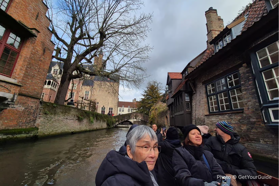 Bruges Private Tour from Paris with Champagne & Canal Cruise - photo 5