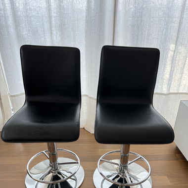 2X Bar Stools 