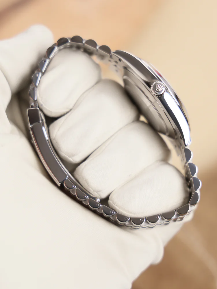 Datejust 41 Smooth Bezel Jubilee Bracelet Black Index Dial