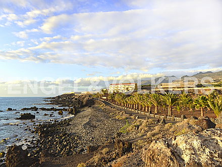  Costa Adeje
- Casas en venta en Tenerife: casa en primera línea del mar en Playa San Juan, Tenerife Sur