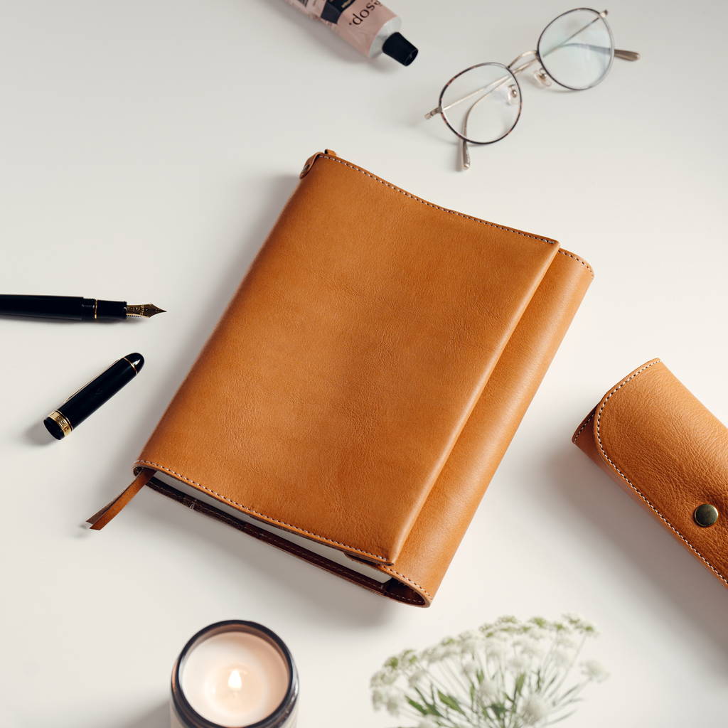 Notebook cover for carrying around a pen, A5 size, Tochigi Notebook cover for carrying around a pen, A5 size, Tochigi