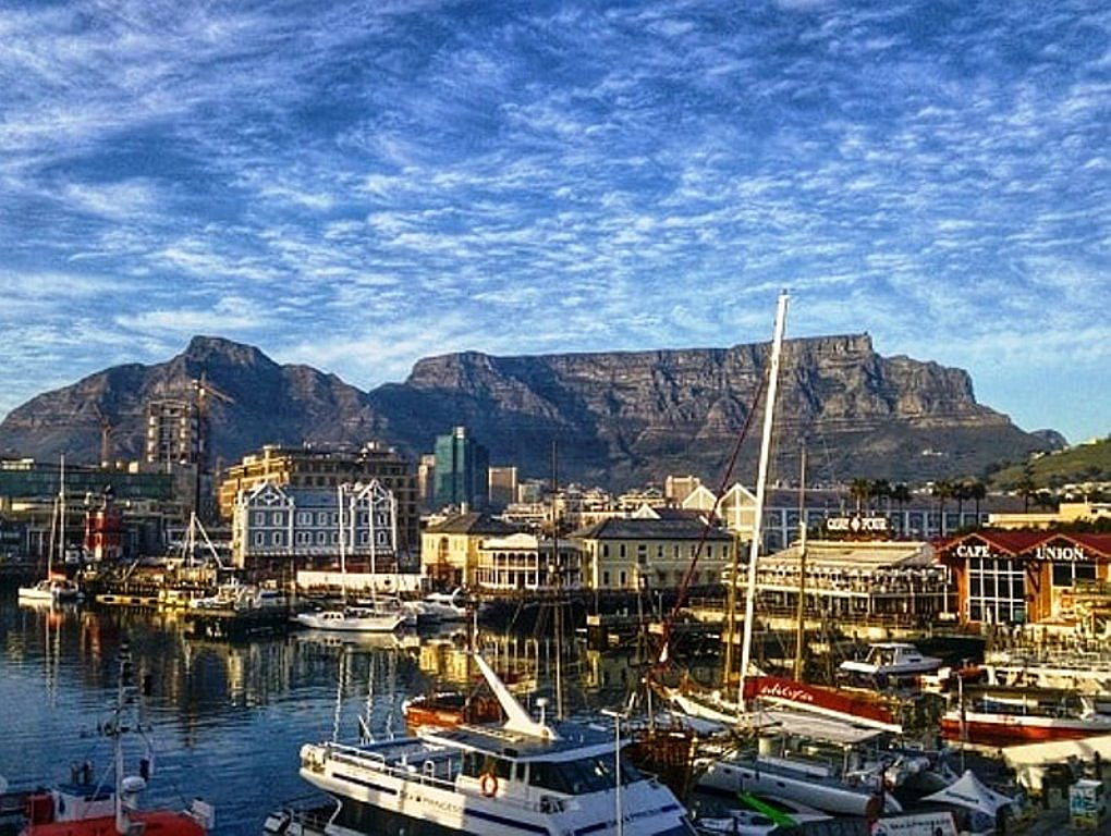  Cape Town
- 20-Free-Things-To-Do-in-Cape-Town-Waterfront.jpg