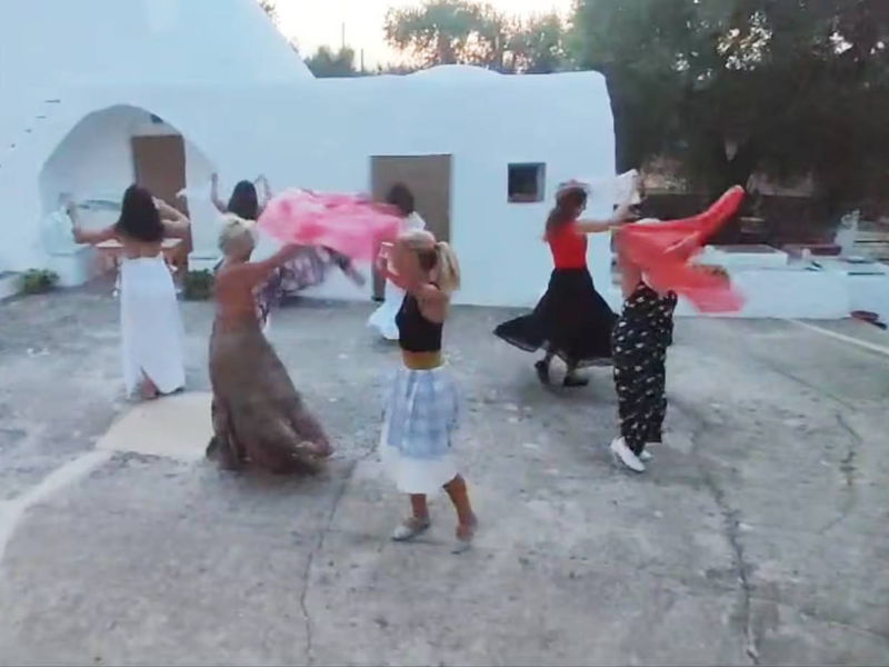 Cooking classes Ostuni: Bake Pugliese Focaccia and dance the Pizzica!