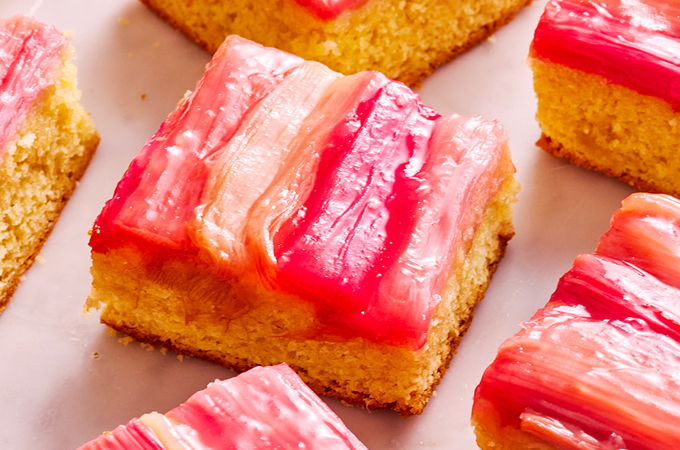Carrés à la rhubarbe et aux amandes