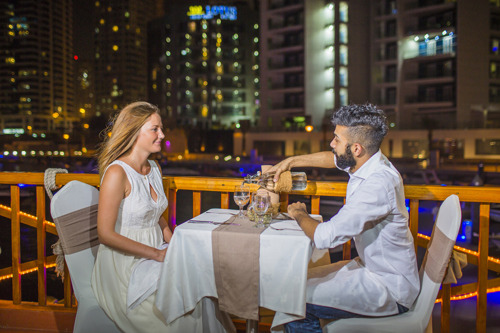 Ужин на Арабской лодке в районе Дубай Марина