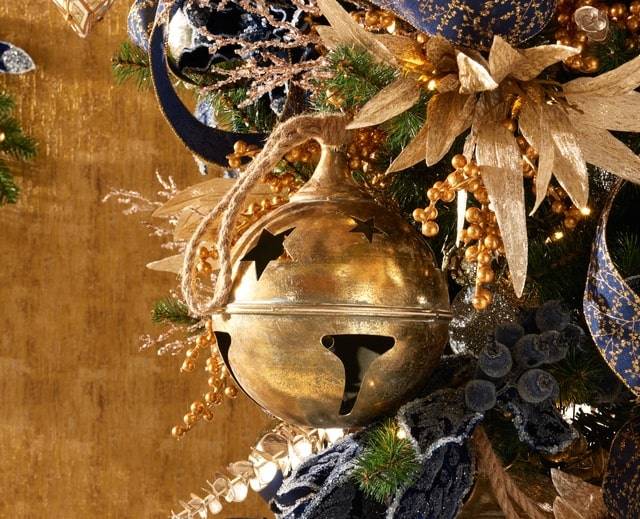 Raz Imports Wooden Sleigh With Winter Natural Arrangement and Pinecone Christmas Home Decor