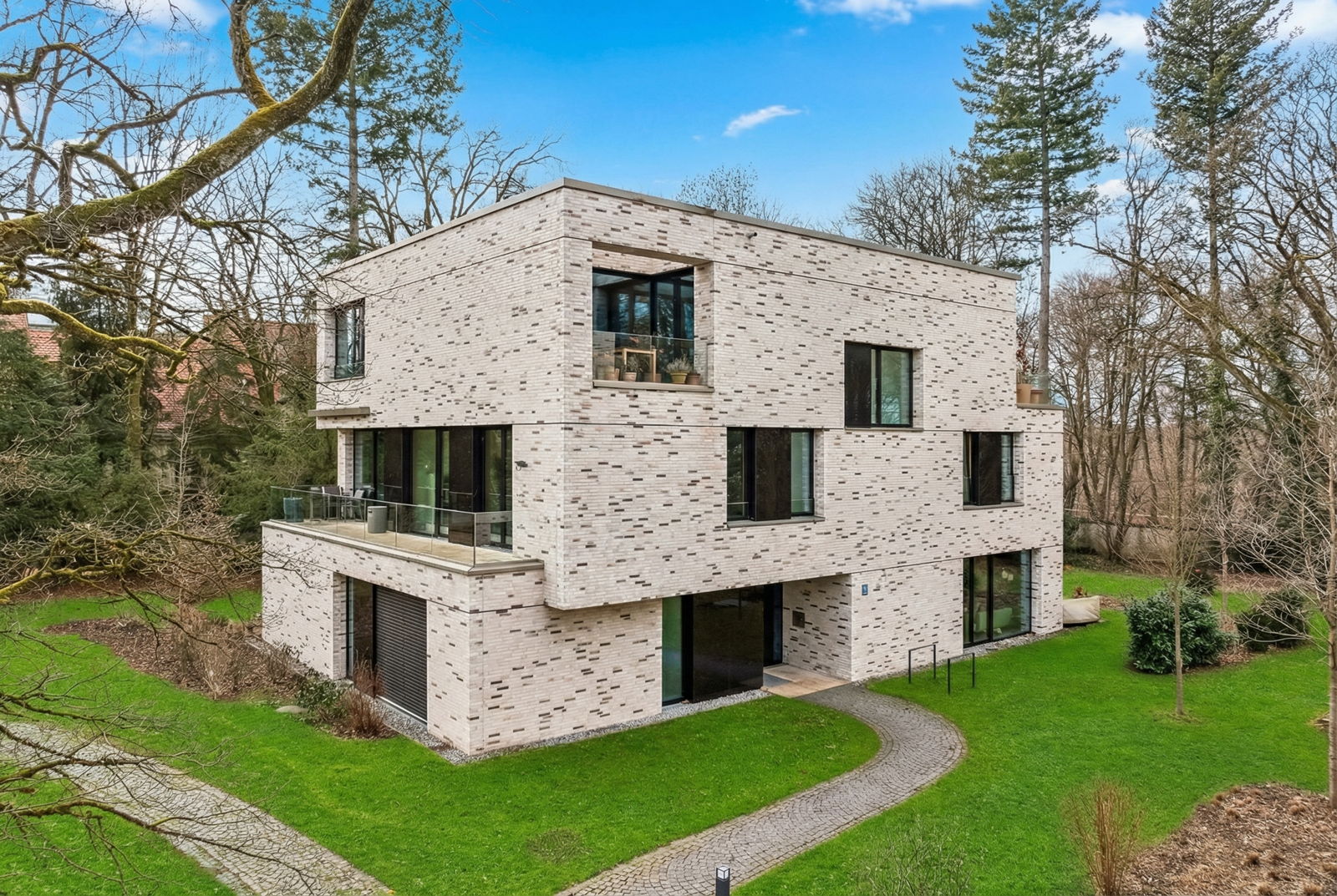 Exceptional 4-room apartment in a prime location in Harlaching-Menterschwaige
