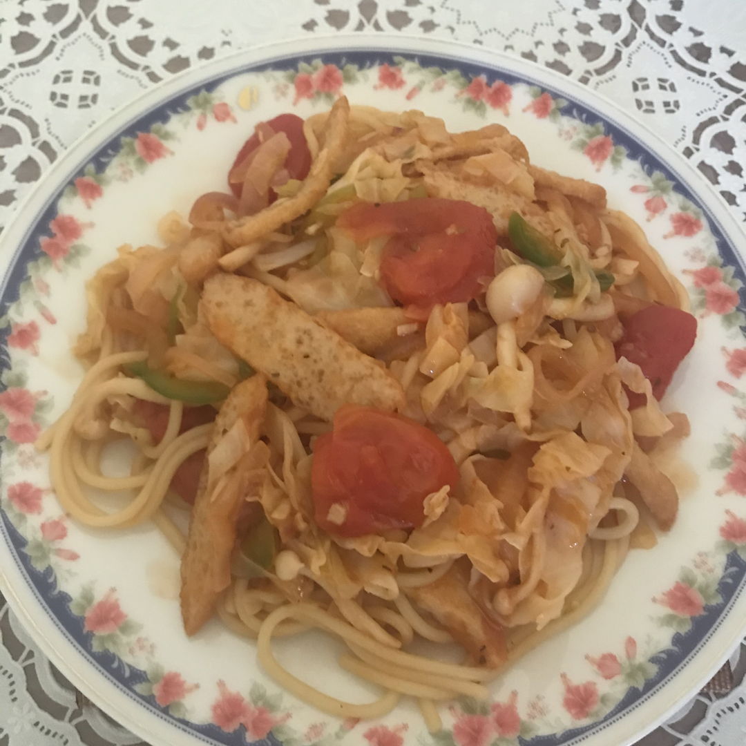 Made my own version of tomato spaghetti. Yummy 🤤