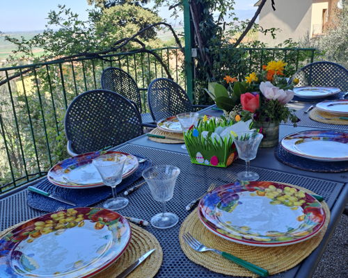 Food experiences Paciano: Lunch in the garden among flowers and Tuscan flavors