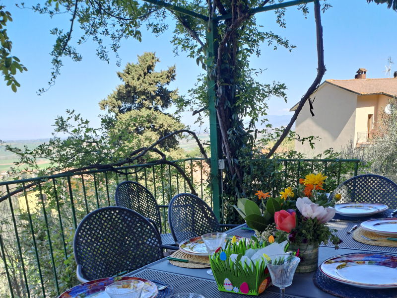 Food experiences Paciano: Lunch in the garden among flowers and Tuscan flavors
