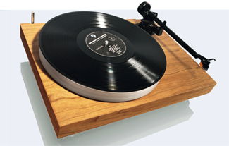T-10 Table with Rega 202 Arm