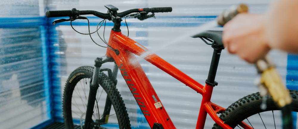 Washing Specialized electric bike with hose