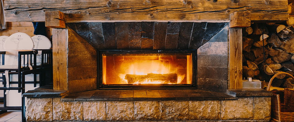 Einen Kamin in Haus oder Wohnung einbauen: Die Voraussetzungen