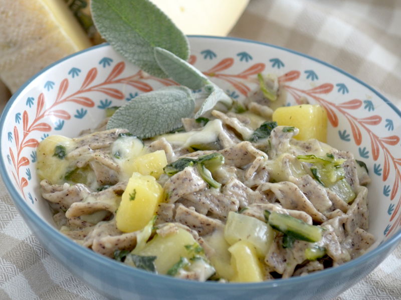 Cursos de cocina Milán: El sabor de la montaña llega a la ciudad con los pizzoccheri.