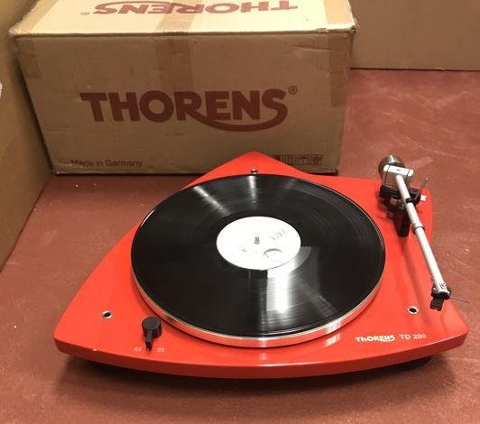 Thorens TD-209 MINT! IN BEAUTIFUL RED!