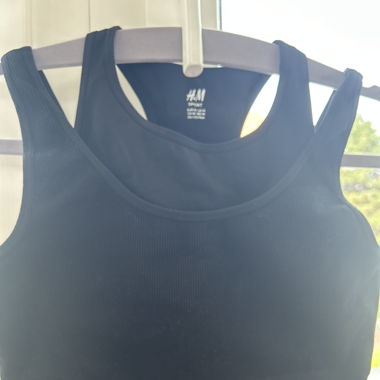 H&M schwarzes Top mit BH