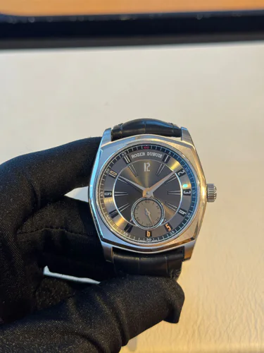 Roger Dubuis La Monégasque MG42-821-90-00