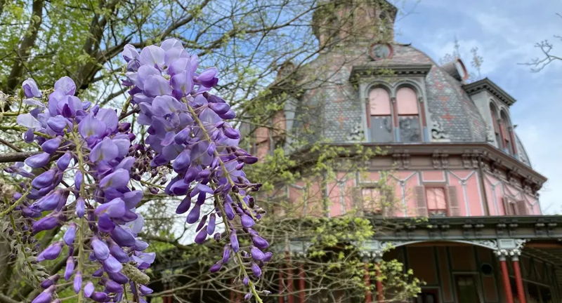 The Octagon House: Victorian Springtime