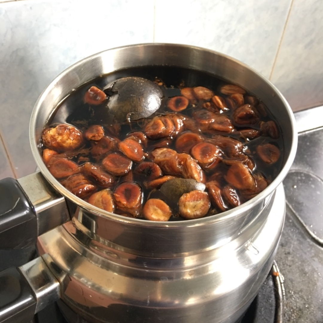 Today, another pot of Luo Han Guo.  