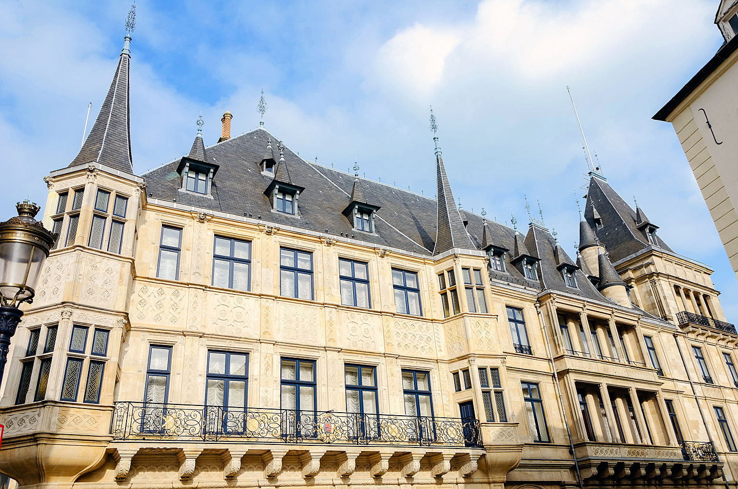  Luxembourg
- Palais Grand Ducal.jpg