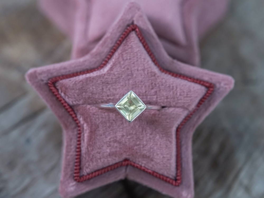 Kite Citrine Ring in Old Rose Velvet Star Ring Box