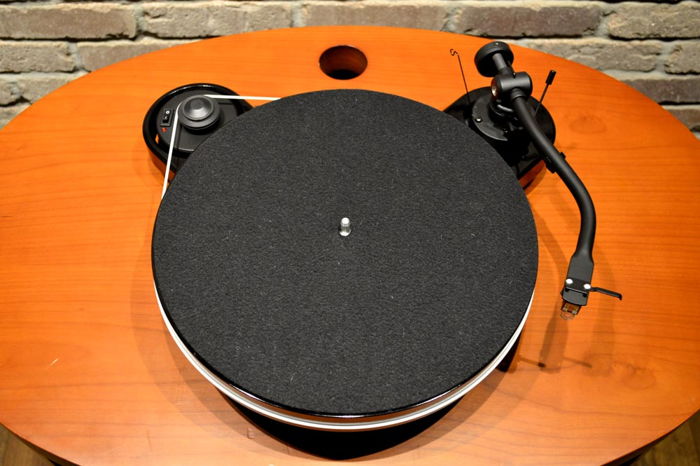 Pro-Ject Audio Systems RM-1.3 Genie Turntable - Gloss B...