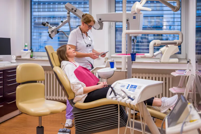 Behandlung Zahnärztin Dortmund Königswall