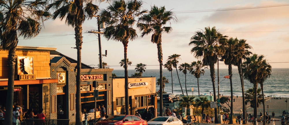 Photo by Roberto Nickson on Unsplash of Manhattan Beach 