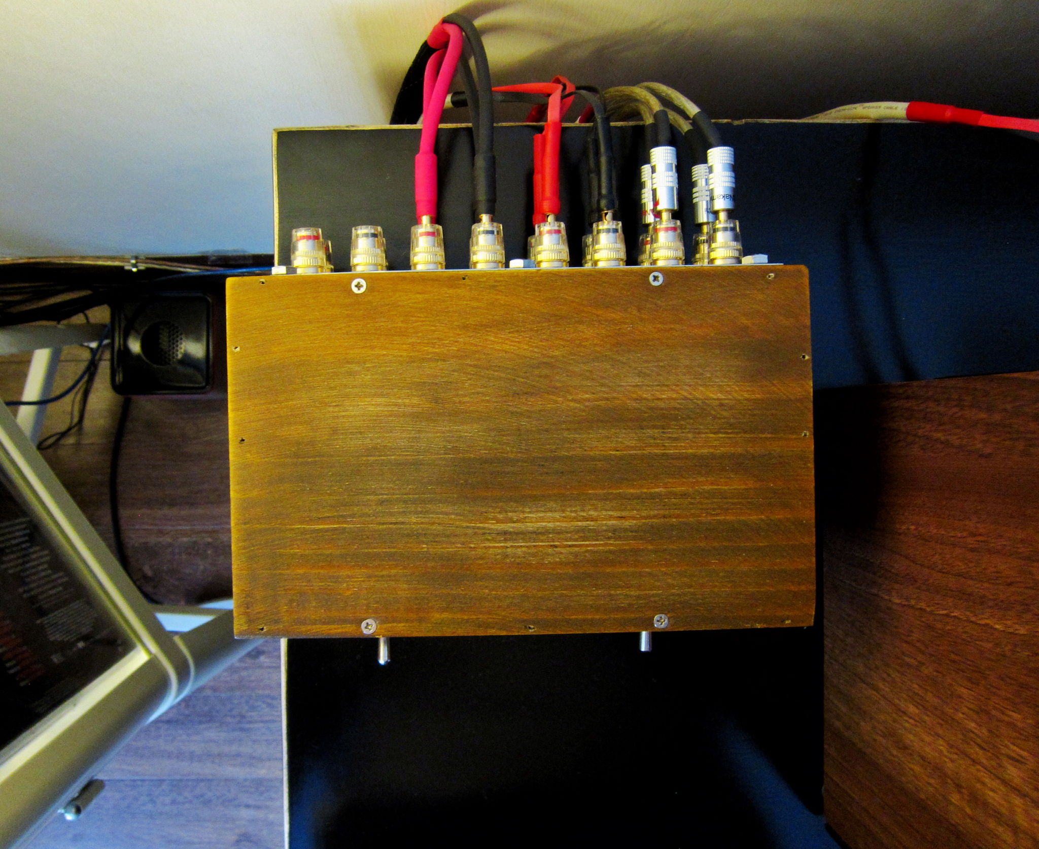 Speaker/ Amplifier selector box