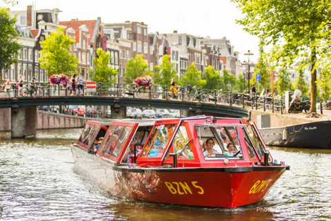 Amsterdam: 24-Hour Hop-On Hop-Off Boat and XtraCold Icebar