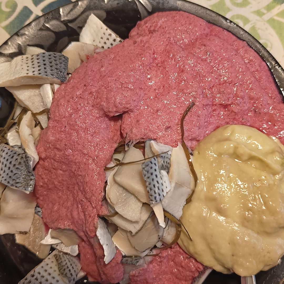 Smørrebrød with marinated herring, re beet purée and guacamole