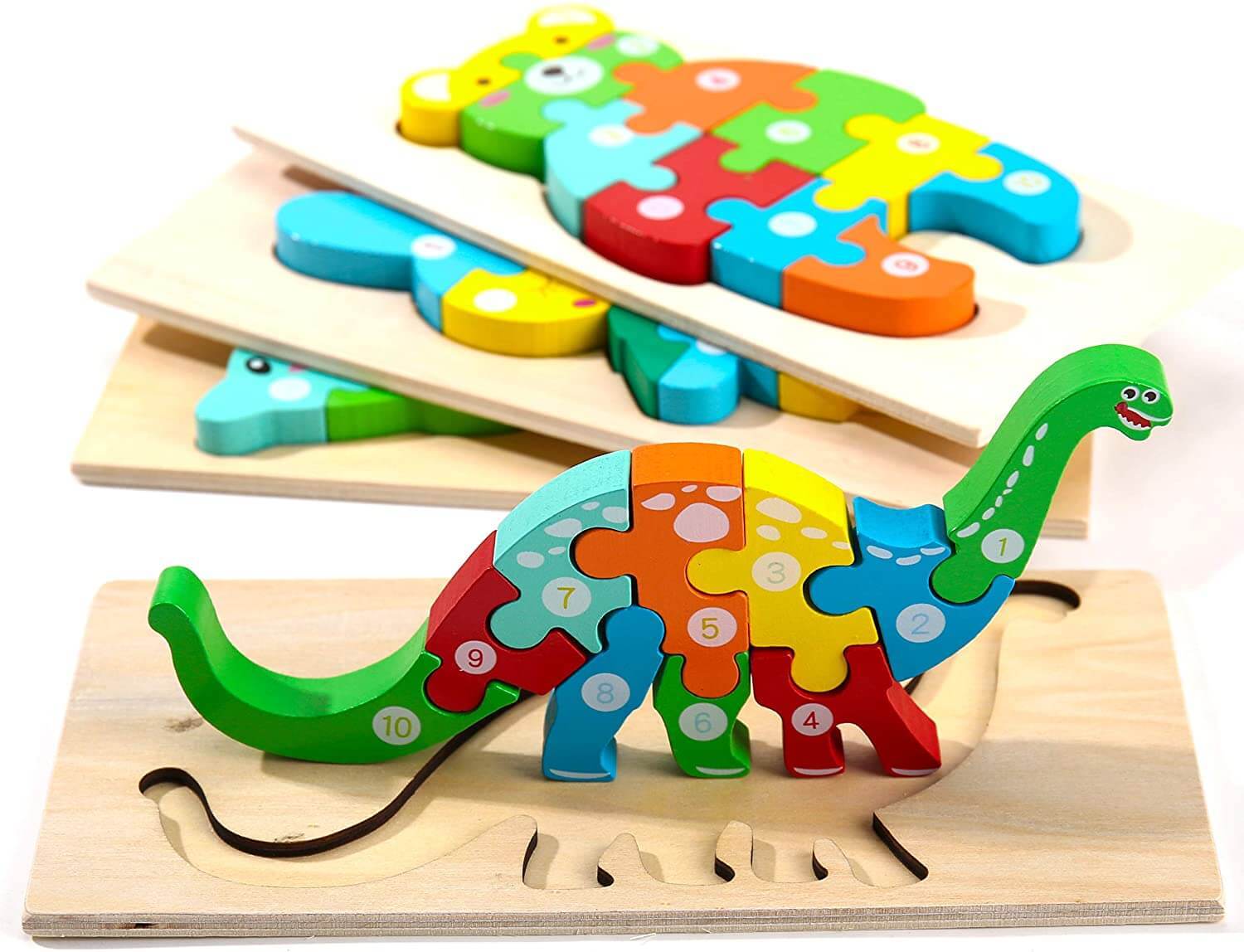 Ensembles de puzzles en bois Montessori colorés comprenant des pièces en forme de dinosaure étiquetées par des numéros, fabriquées à partir de bois respectueux de l'environnement, l'une assemblée pour ressembler à un brontosaure et l'autre à un stégosaure, créées par InvenToy.