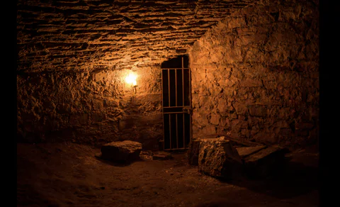 Underground Vaults Evening Ghost Tour with Whisky
