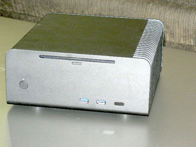 Small Green Computer sonicTransporter AP 8TB