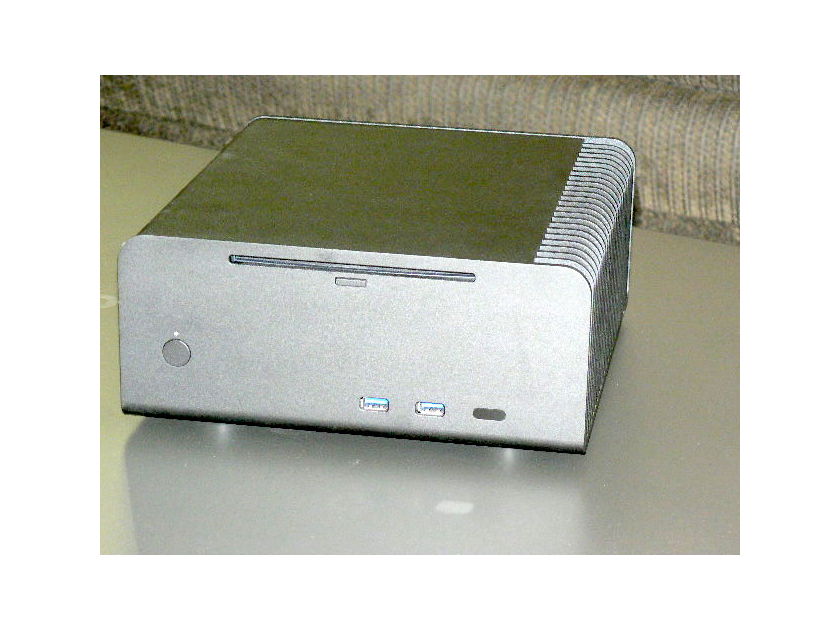 Small Green Computer sonicTransporter AP 8TB