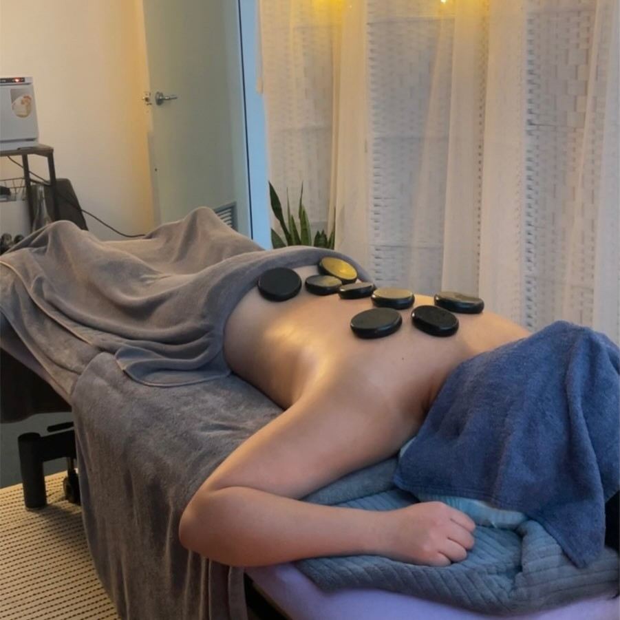 Divine Escentials logo