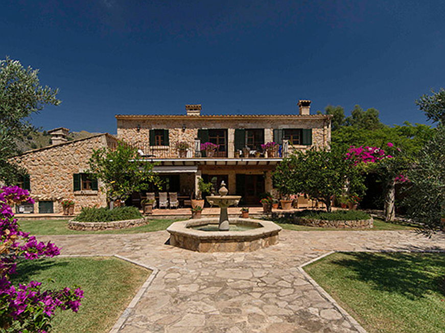  Groß-Gerau
- Für viele Prominente ist der Norden von Mallorca der ideale Rückzugsort, um in der spanischen Sonne zu entspannen und neue Inspiration zu finden. In ruhiger Lage und einmaliger Naturkulisse liegt die Villa Can Miguel zum Angebotspreis von 6,25 Millionen Euro.