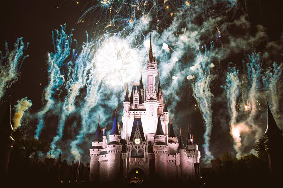 Disneyland Paris Ticket + Free Guide Book - photo 4