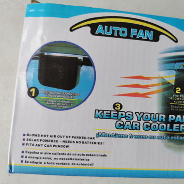 Auto Ventilator solar am Fenster befestigt
