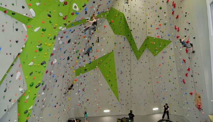 bester geburtstagde kletterzentrum frankfurt am main dav kletterwand grün grau