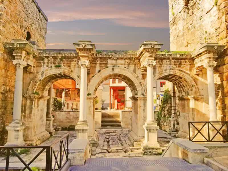 The Unique Atmosphere of the Old Town and Hadrian's Gate - photo 3