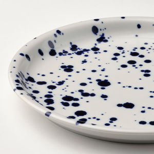 Patterned blue plates