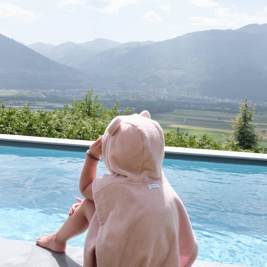 poncho joli nous suisse linge plage pratique confortable éponge absorbant doux 100% coton biologique GOTS crème enfant bébé 