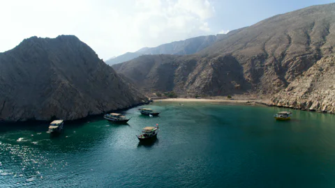 Морской круиз в Оман-Мусандам: катание на ватрушке, рыбалка, снорклинг
