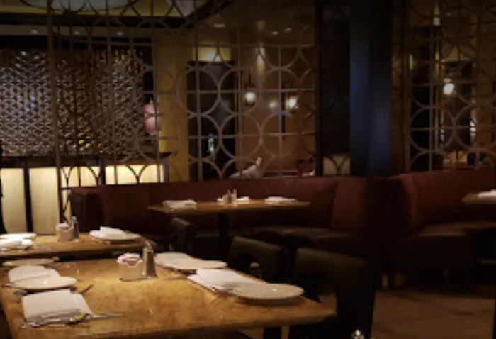 Grand Lux Cafe