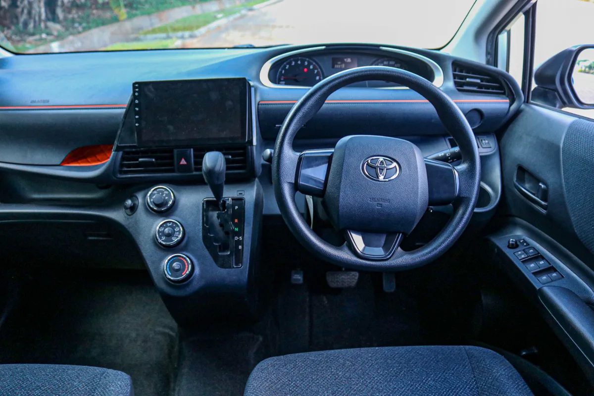 2016 Toyota Sienta — Royal Max Motors — photo 6 of 13