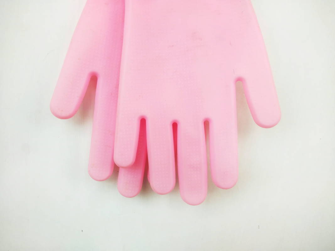 Gants de ménage pour utiliser l'ammoniaque en toute sécurité
