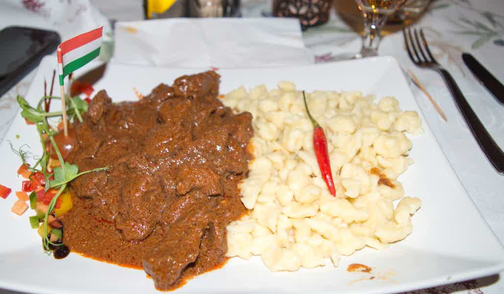 Budapest Wheels & Meals bike tour with a Hungarian Goulash - photo 3